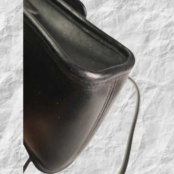 Vintage COACH Scooter Crossbody Bag in black - Picture 8 of 14